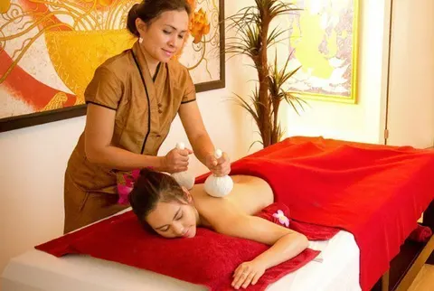 ROYAL THAI HERBAL COMPRESS — Hotel La Palma au Lac