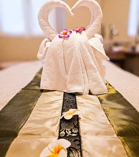 MASSAGGI E RITUALI THAI — Hotel La Palma au Lac