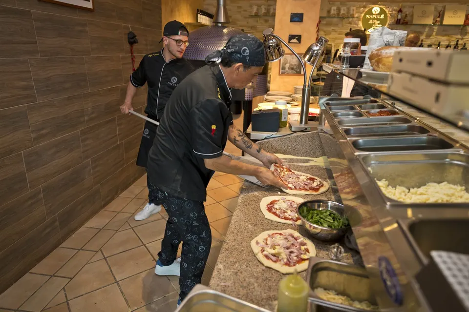 ITALIAN RESTAURANT & PIZZERIA IN LOCARNO IN THE CITY CENTRE — Hotel La Palma au Lac