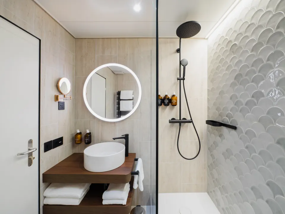 Junior Suite with lake view — Hotel La Palma au Lac