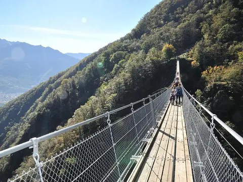 PONTE TIBETANO "CARASC" — Hotel La Palma au Lac