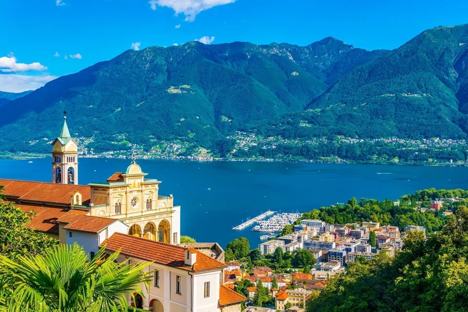 Family-friendly destinations in Ticino — Hotel La Palma au Lac