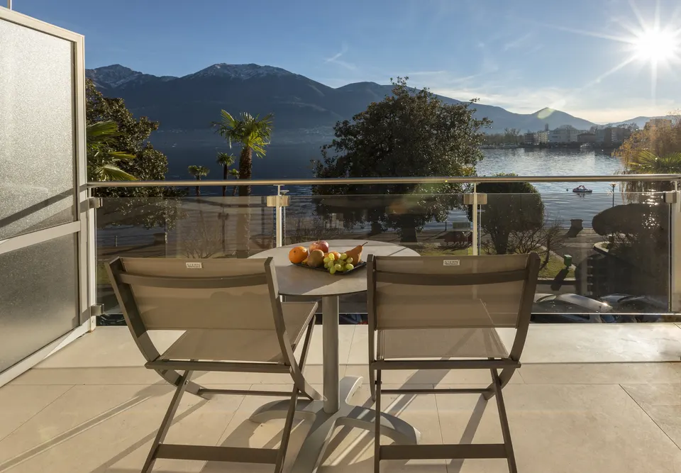 Junior Suite with lake view — Hotel La Palma au Lac