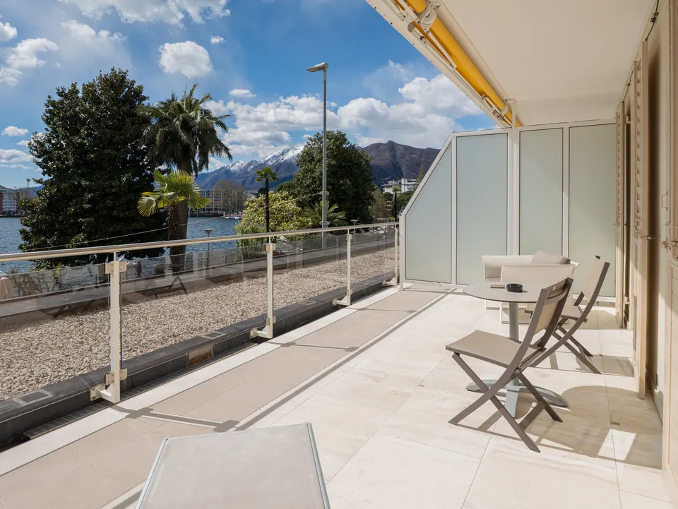 Junior Suite with lake view — Hotel La Palma au Lac