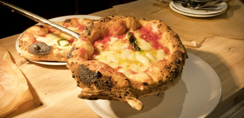 Experience a culinary journey to southern Italy, and let yourself be mesmerized by our genuine Neapolitan pizzas. — Hotel La Palma au Lac