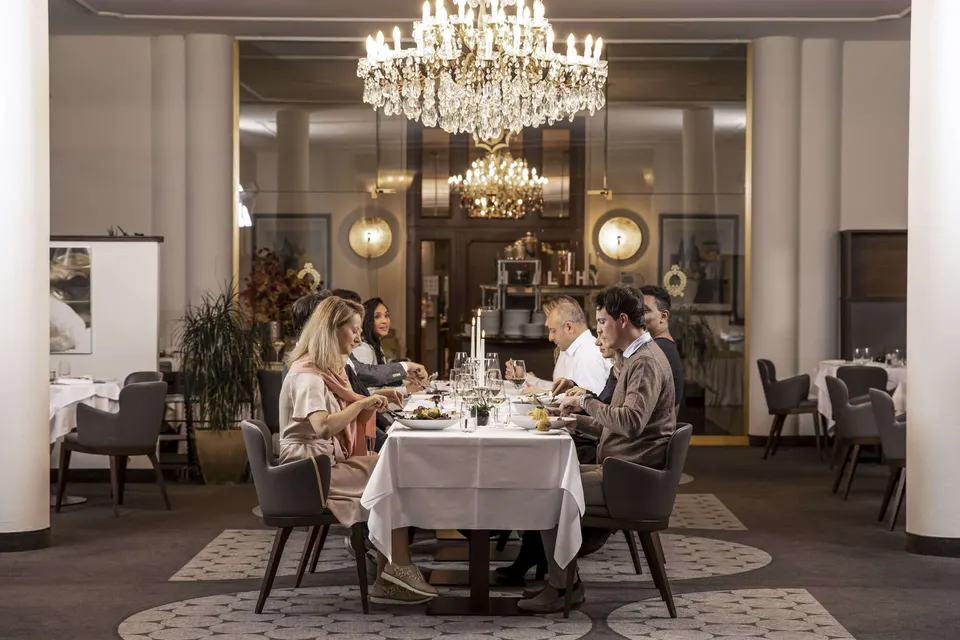 Qu'est-ce qui rend notre restaurant au bord du lac à Locarno si particulier ? — Hotel La Palma au Lac