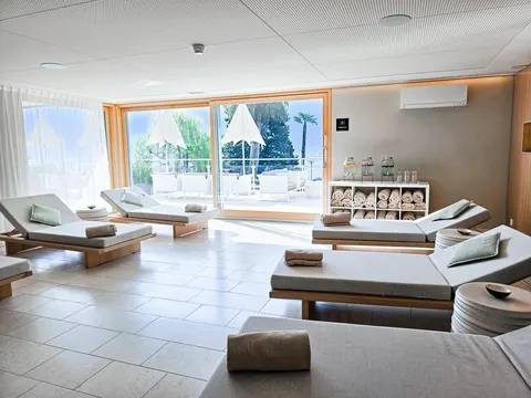 Flexibility with accommodation — Hotel La Palma au Lac