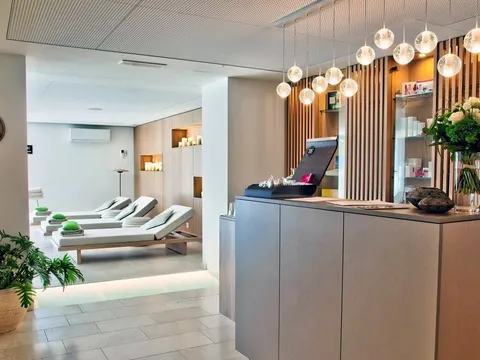 Geniessen Sie Ihren Wochenendurlaub im Wellness & Spa Hotel am Seeufer im Tessin — Hotel La Palma au Lac