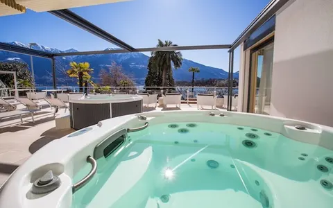 Wellness mit Blick auf den Lago Maggiore