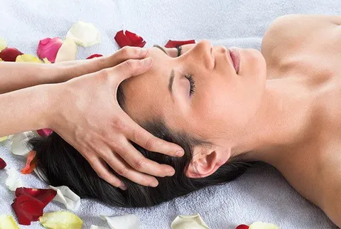 FACIAL MASSAGE — Hotel La Palma au Lac