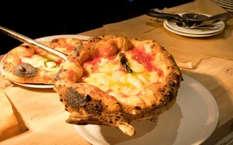 Che cosa rende unica la pizza a Locarno? — Hotel La Palma au Lac